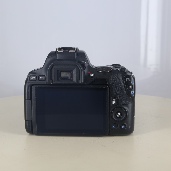 キヤノン EOS KISS X10/EF-S18-55 IS STM レンズキツト BK