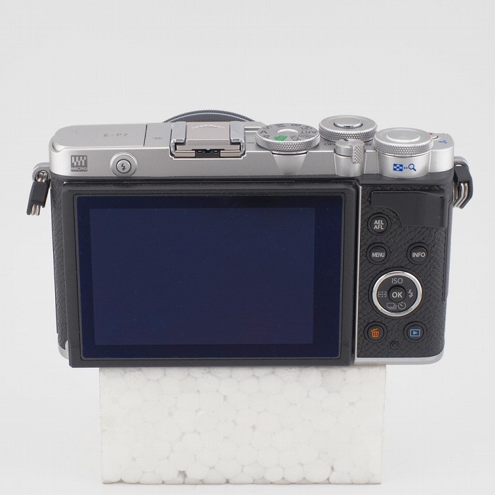 オリンパス E-P7 14-42EZレンズキツト シルバー