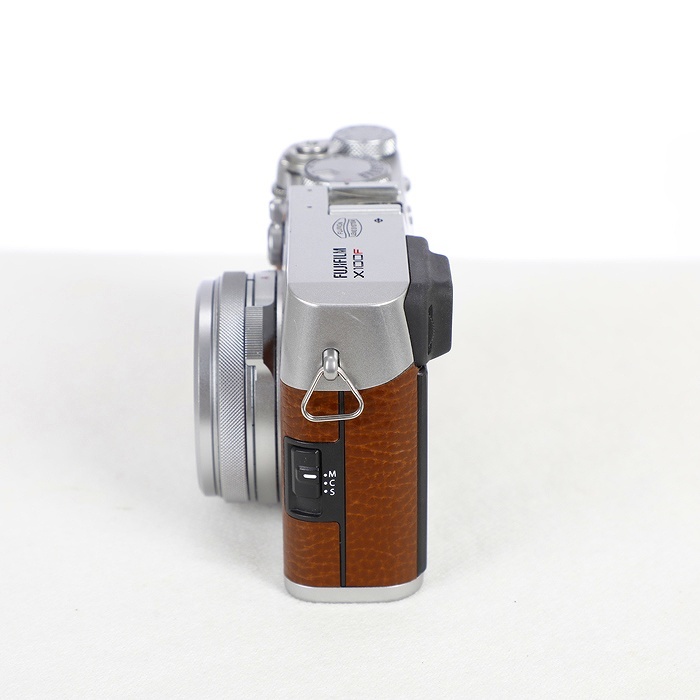 フジフイルム X100F ブラウン