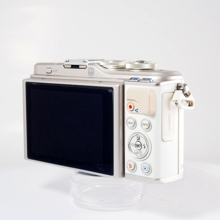 オリンパス E-PL9+14-42EZレンズkit ホワイト
