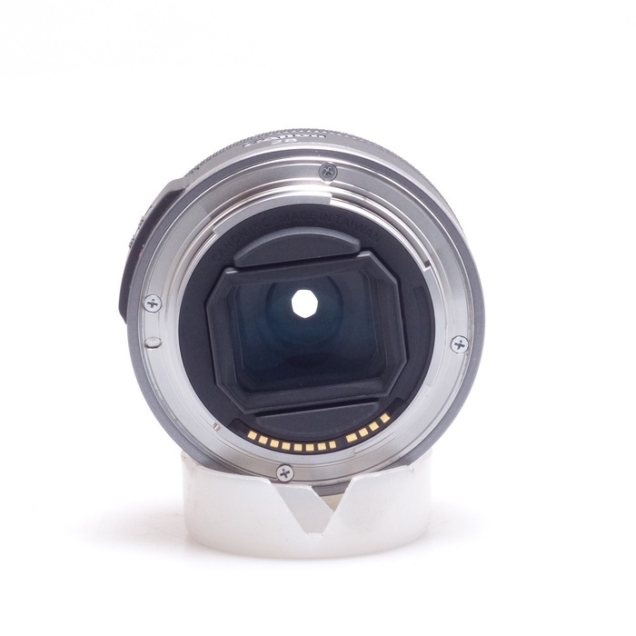 キヤノン RF28/F2.8 STM