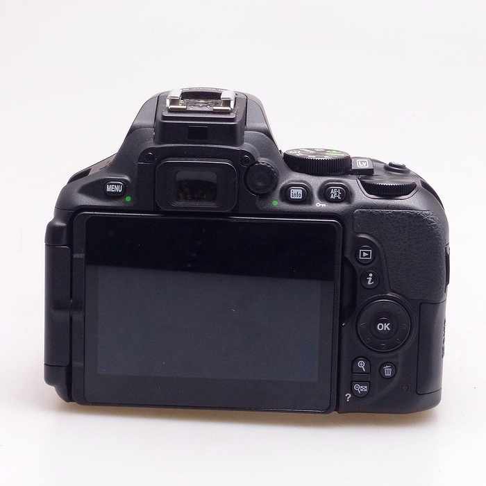 ニコン D5600 18-55VR レンズキツト