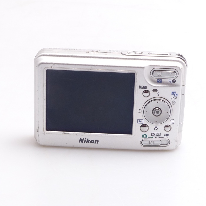 ニコン COOLPIX S3 フロストシルバー