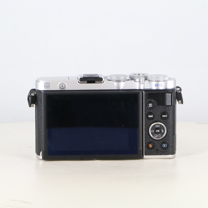 オリンパス E-P7 ボディ シルバー