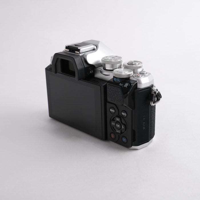 オリンパス OM-D E-M10 MARK3 ボディ シルバー