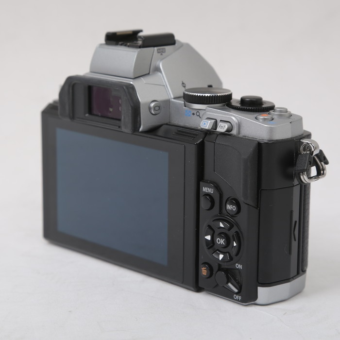 オリンパス OM-D E-M5 ボデイ シルバー