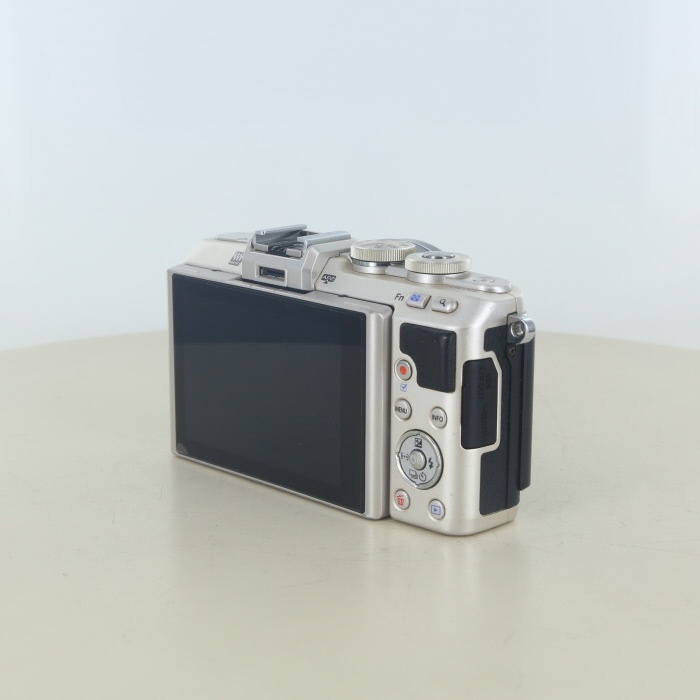 オリンパス PEN Lite E-PL7 14-42EZレンズキット シルバー