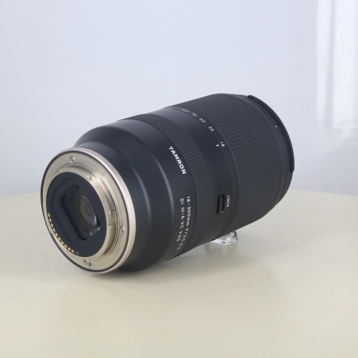 タムロン 18-300/F3.5-6.3 DI3-A VC VXD B061S