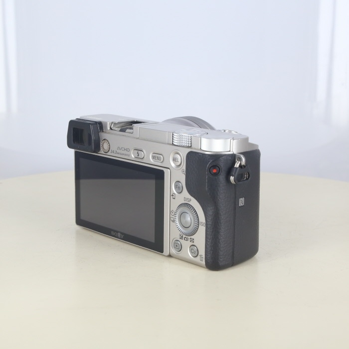 ソニー α6000 シルバー パワーズームレンズ(16/50/3.5-5.6)キット