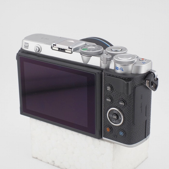 オリンパス E-P7 14-42EZレンズキツト シルバー