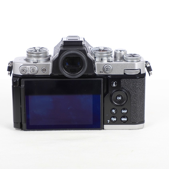 ニコン Z FC ボデイ シルバー