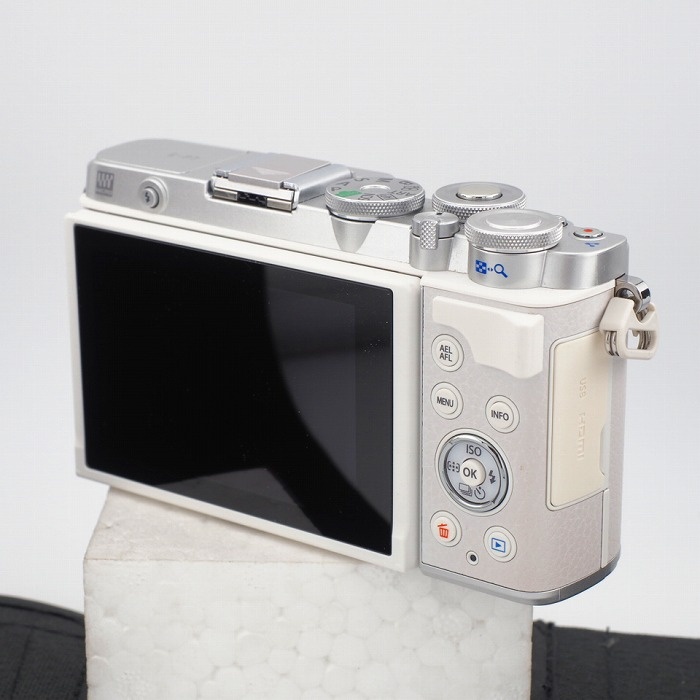 オリンパス E-P7 ホワイト