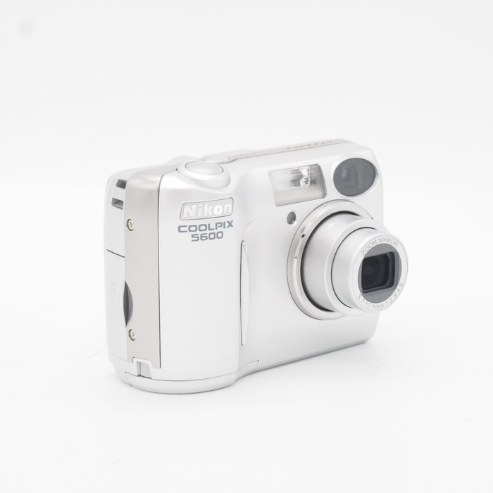 ニコン COOLPIX 5600