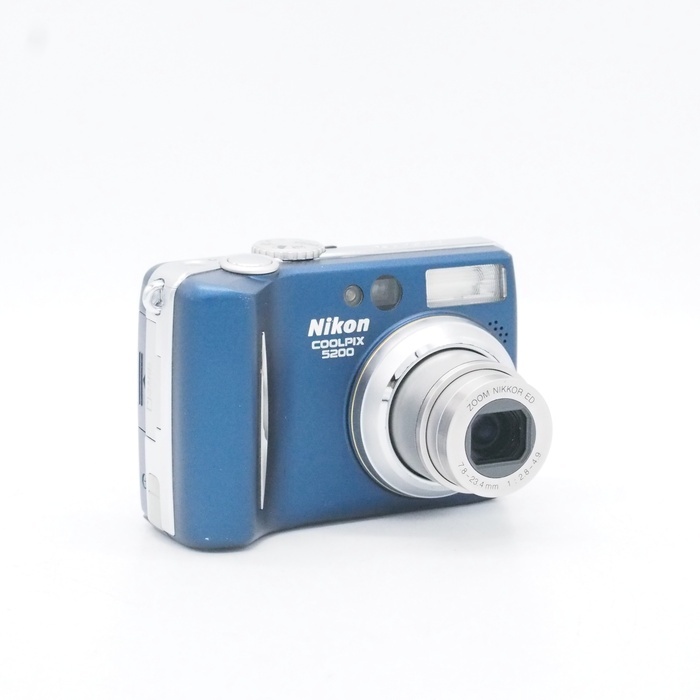 ニコン COOLPIX5200 プラチナブルー