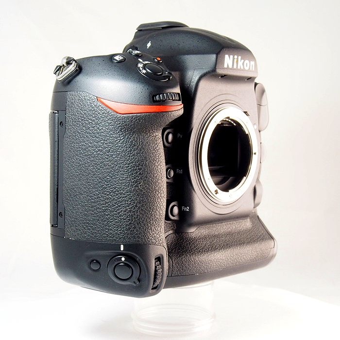 ニコン D5 (XQD-TYPE)