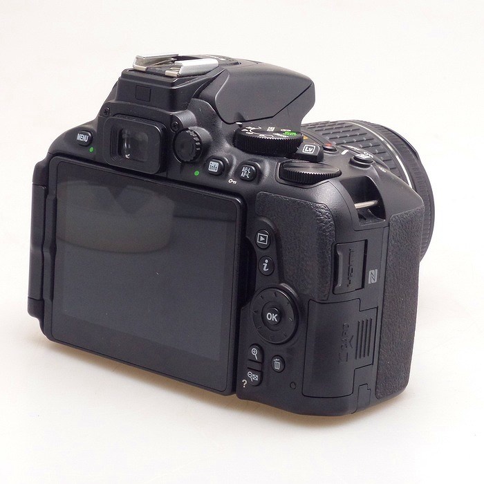 ニコン D5600 18-55VR レンズキツト