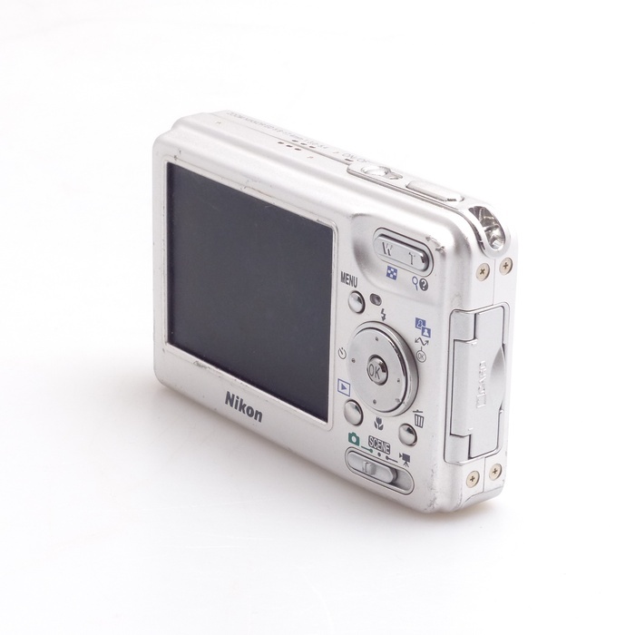 ニコン COOLPIX S3 フロストシルバー