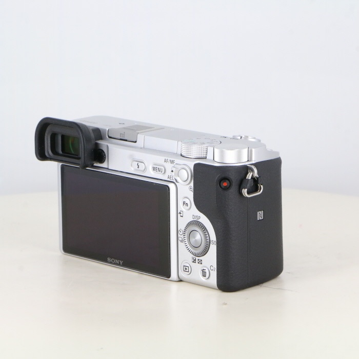 ソニー α6400 (ILCE-6400) ボディ シルバー