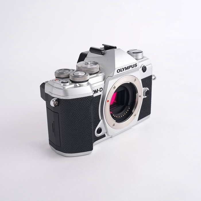 オリンパス OM-D E-M5 MARK3 ボディ シルバー