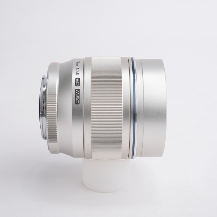 オリンパス M.ZUIKO DIGITAL ED75/1.8 シルバー