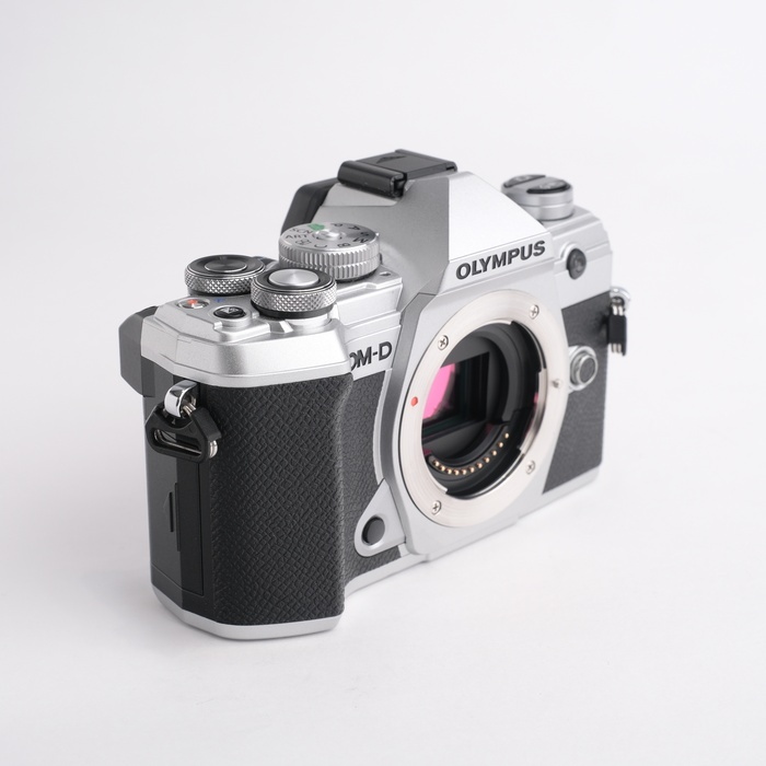 オリンパス OM-D E-M5 MARKIII ボディ シルバー