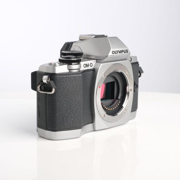 オリンパス OM-D E-M10 ボディ シルバー