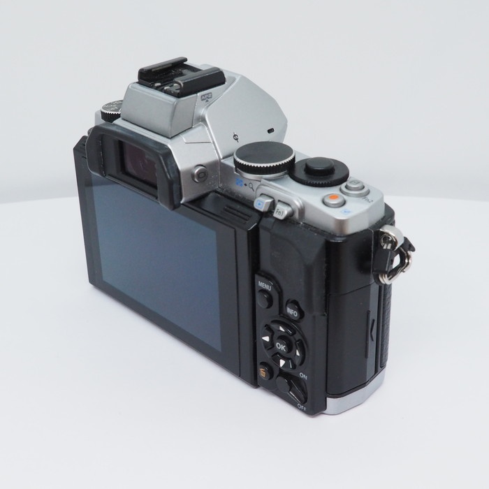 オリンパス OM-D E-M5 ボディ シルバー