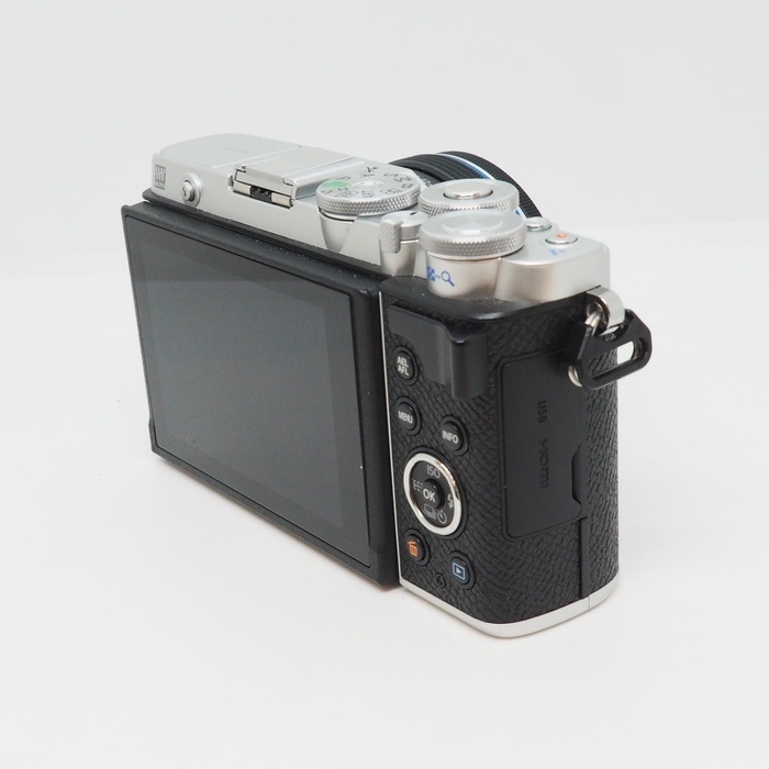 オリンパス  E-P7 14-42EZレンズキツト シルバー