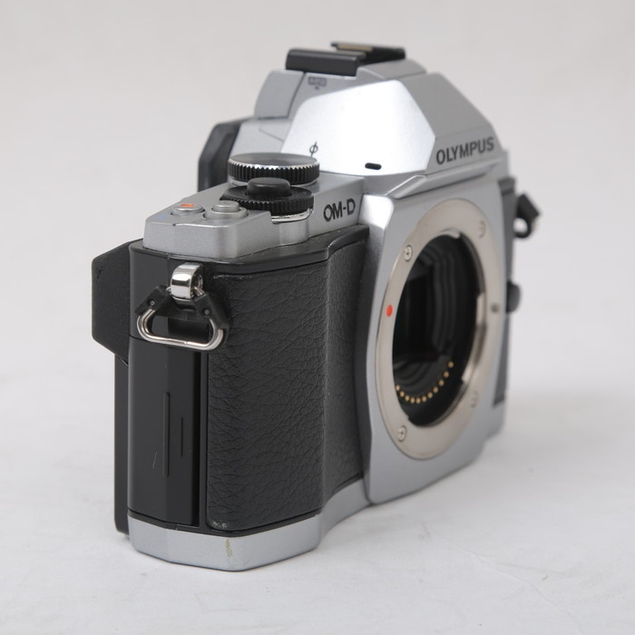 オリンパス OM-D E-M5 ボデイ シルバー