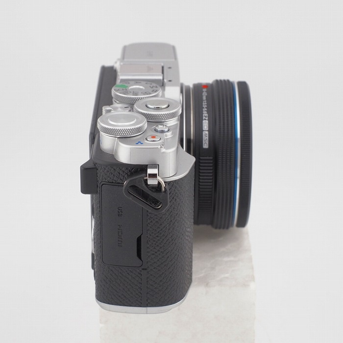 オリンパス E-P7 14-42EZレンズキツト シルバー