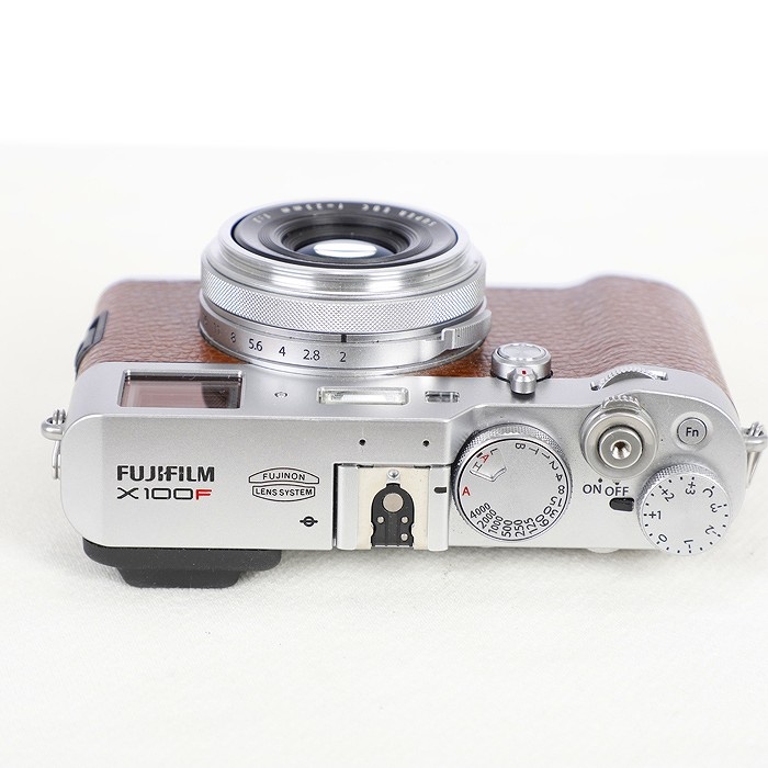 フジフイルム X100F ブラウン