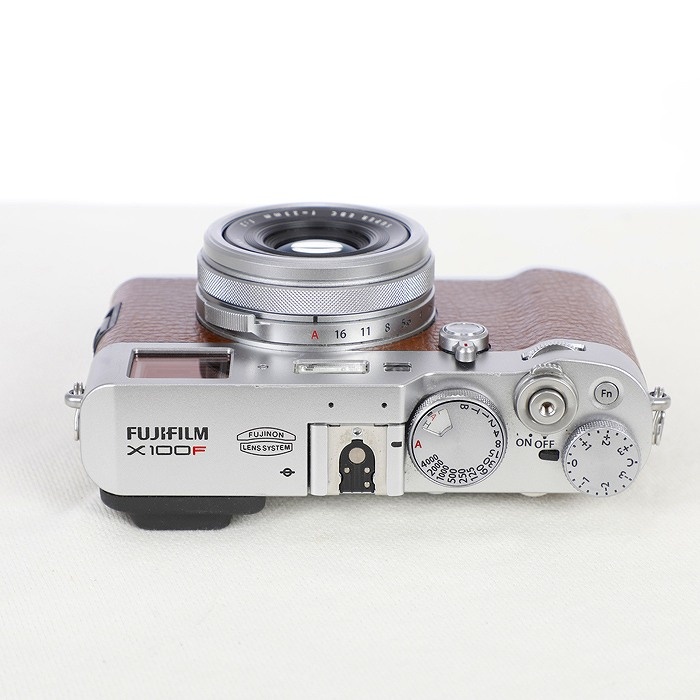 フジフイルム X100F ブラウン