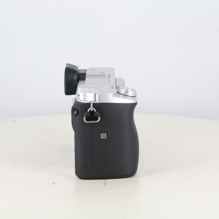 ソニー α6400 (ILCE-6400) ボディ シルバー