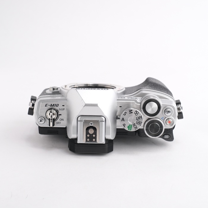 オリンパス OM-D E-M10 IV (4)ボディ シルバー