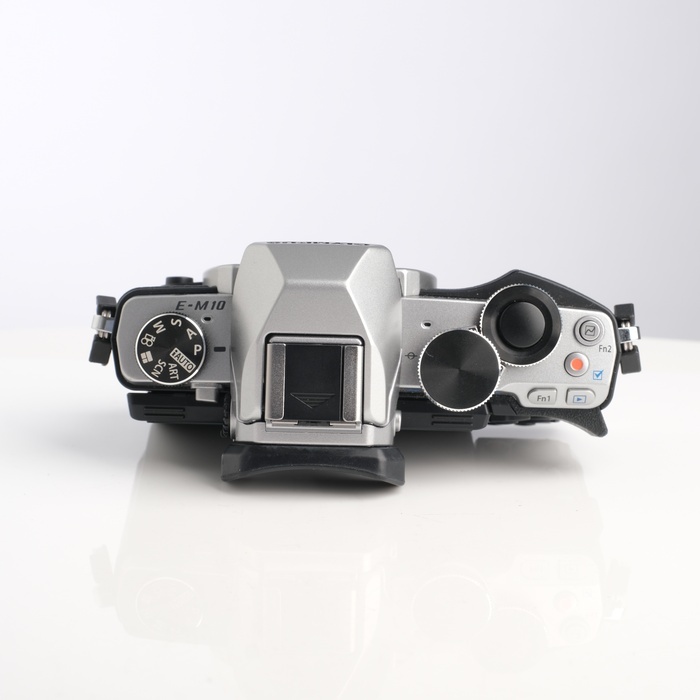 オリンパス OM-D E-M10 ボディ シルバー