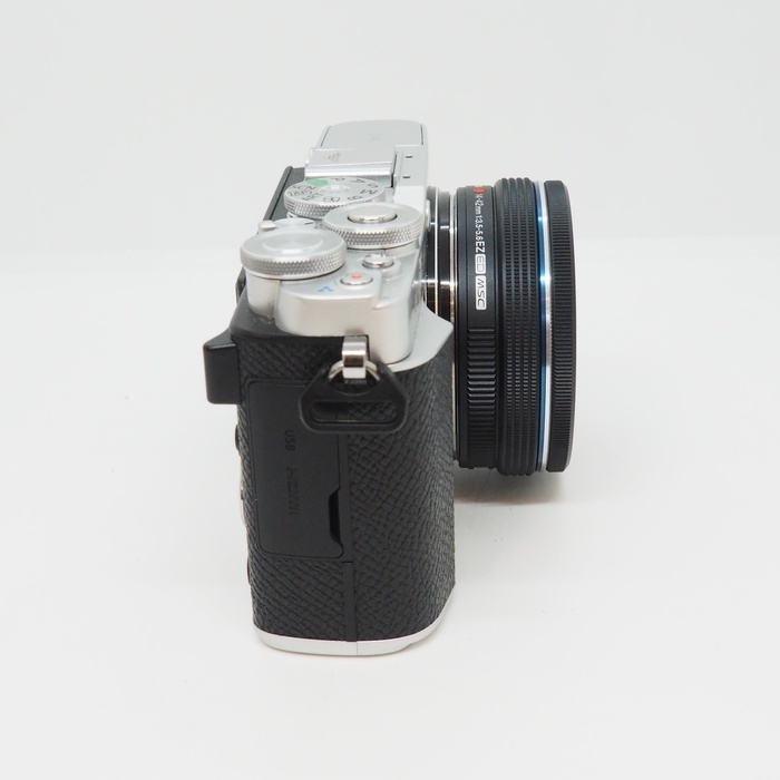オリンパス  E-P7 14-42EZレンズキツト シルバー