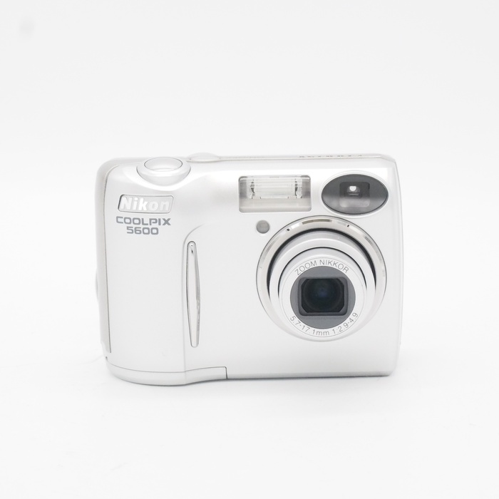 ニコン COOLPIX 5600