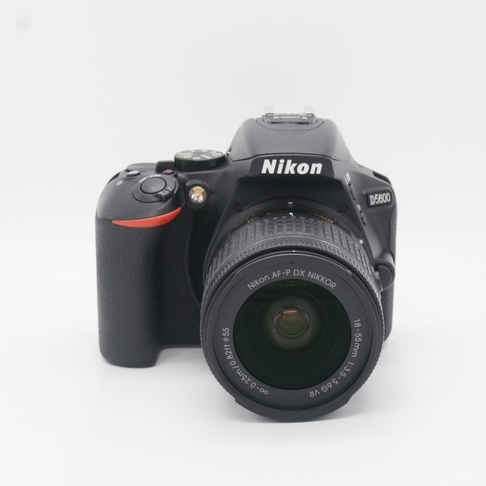 ニコン D5600 18-55VR レンズキツト