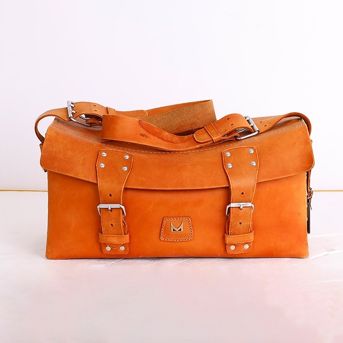 ソノタ MASUMI 革製カメラバック