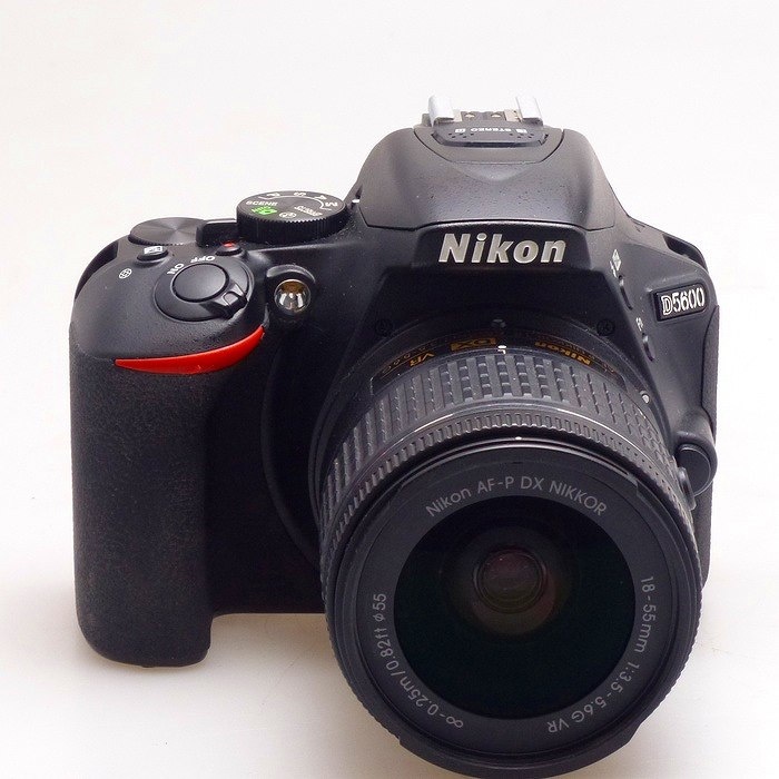 ニコン D5600 18-55VR レンズキツト