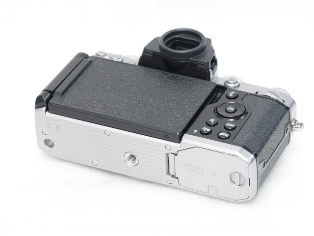 【美品】 Z fc (Silver) Body w/ 別売SmallRig エクステンショングリップ