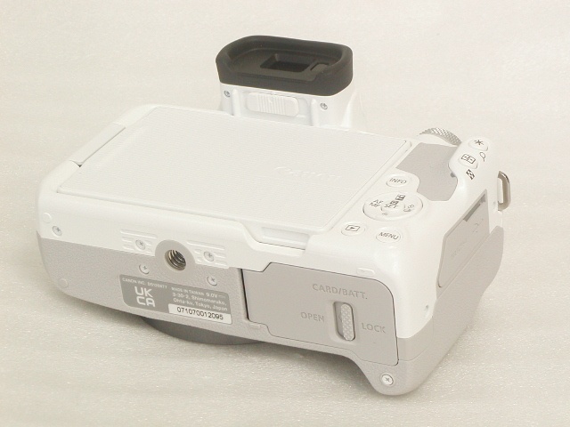 【美品】 EOS R50 (White)  Body