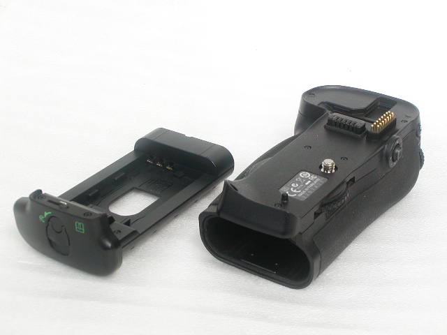 MULTI POWER BATTERY PACK  MB-D10   (for D300 ・D300s ・D700)