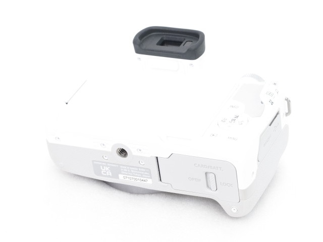 【美品】 EOS R50 (White) Body 【保付】