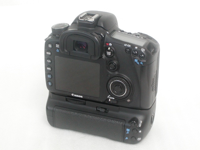 EOS 7D  Body  w/BG-E7