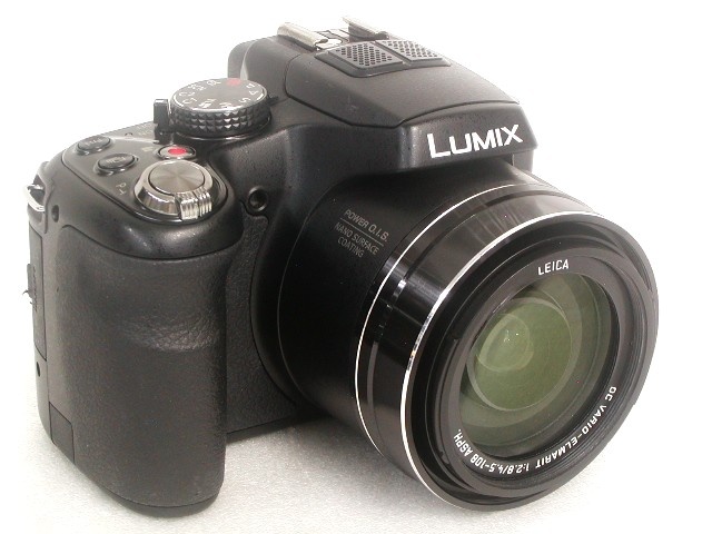 LUMIX DMC-FZ200