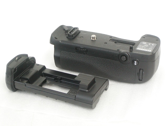 【美品】 MULTI POWER BATTERY PACK  MB-D18  (for D850)