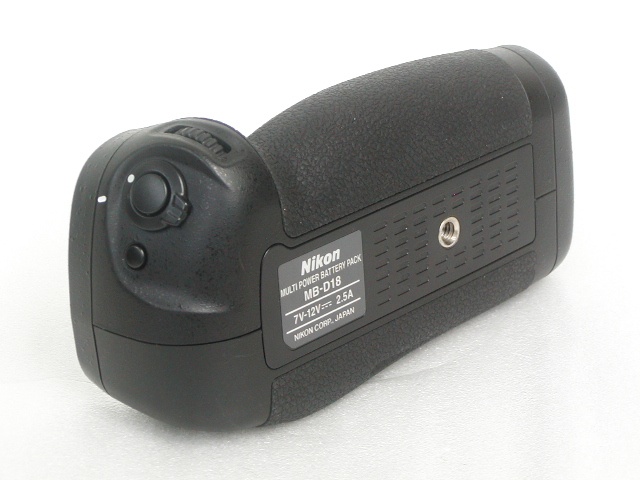 【美品】 MULTI POWER BATTERY PACK  MB-D18  (for D850)
