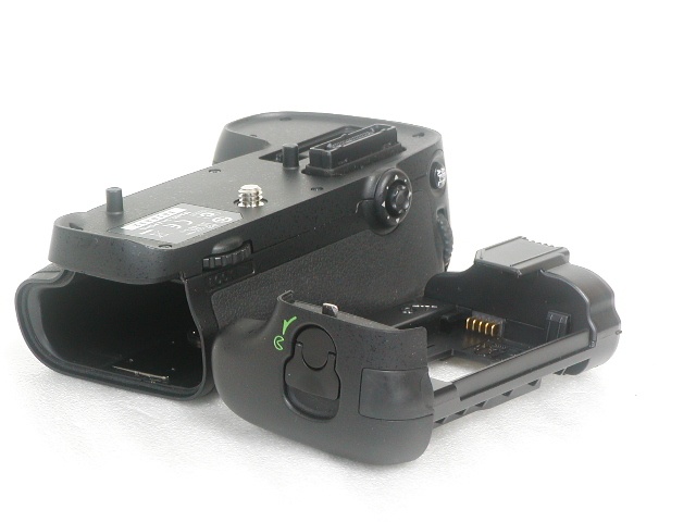 Multi Power Battery Pack MB-D15 (for D7200・D7100)