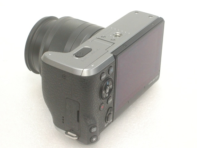 【美品】 EOS M6 Mark II (Silver) EF-M 15-45mm 1:3.5-6.3 IS STM